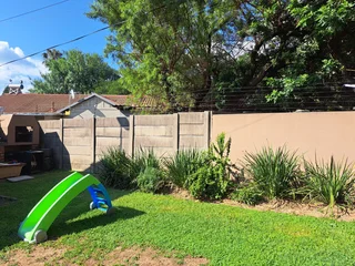 1 bedroom flat with garden and built in braai