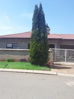 Just Listed! Stunning Newly Renovated 3-bedroom Home – Vosloorus Ext 25