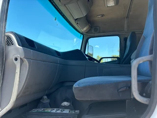 2008 NISSAN UD460 4X2 T/T