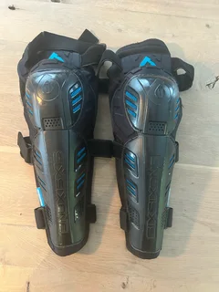Mountain biking shin guards (Six Six One)