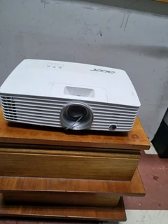 Acer X1285 Projector .