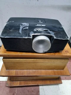 Acer X113P Projector.