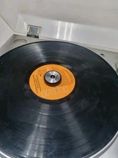 Akai AP-B110 Turntable. Made in Japan.