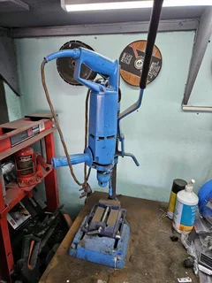 Drill heavy duty very strong, with drill bracket and small vice.