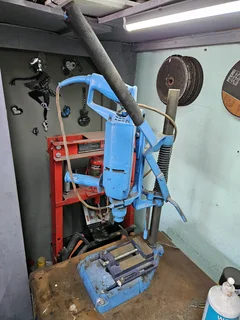 Drill heavy duty very strong, with drill bracket and small vice.