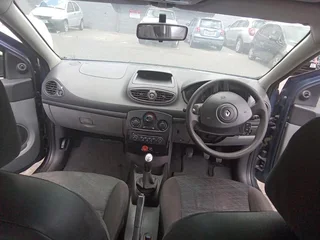 RENAULT CLIO 3 diesel 1.5  2007 Braking up for spares