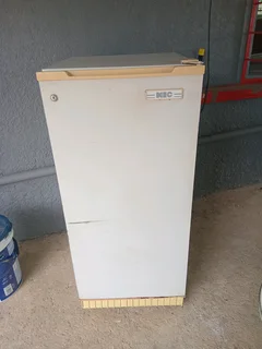 KIC BAR FRIDGE.R1600 FREE DELIVERY IN PMB