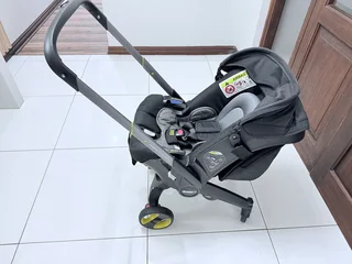 Used Doona Car Seat / Stroller