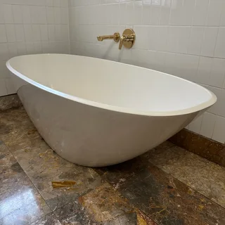 Bathtub Victoria & Albert