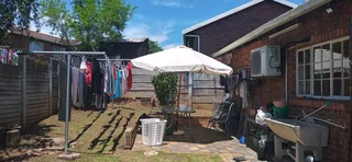 Outdoor umbrella and heavy base for sale