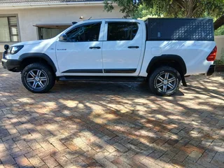 2016 Toyota Hilux Double Cab SRX 4x4 (ONLY 2 OWNERS)