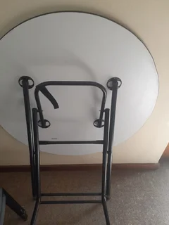  PACKAGE DEAL – SAVE R500!  Fridge &#43; Round Table with 2 Chairs &#61; ONLY R3 000