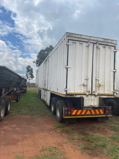 2000 Front &amp; 1999 Back UTB Link, Pantech Volume Body Link with Well Decks.