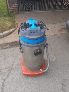 Industrial wet &amp; dry vacuum cleaner