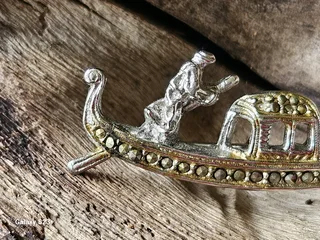 Vintage gondola brooch