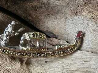 Vintage gondola brooch