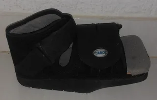 Darco Orthopaedic Shoes for immobilizing the foot after Trauma or Operation .
