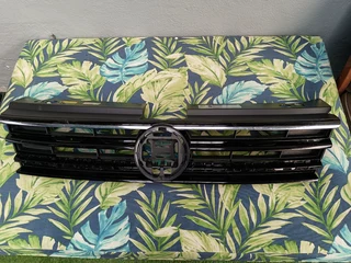 VW Tiguan front Grill, gen 2