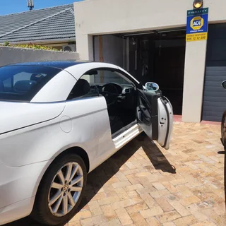 2009 Volkswagen EOS, 2.0 FSI Manual (Petrol) Convertible.