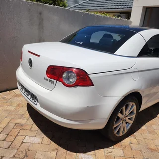 2009 Volkswagen EOS, 2.0 FSI Manual (Petrol) Convertible.