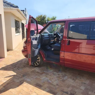 2002, Volkswagen Caravelle 2.5 TDI Trendline, Diesel.