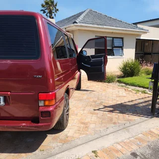 2002, Volkswagen Caravelle 2.5 TDI Trendline, Diesel.