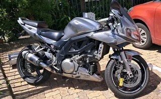 Suzuki sv1000s motorbike