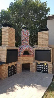 Outdoor Kitchen | Entertainment Areas