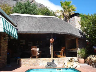 Outdoor Kitchen | Entertainment Areas