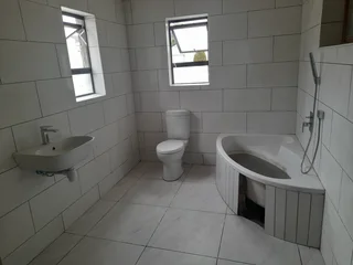 Experienced plumber looking for work