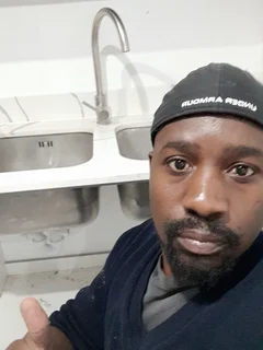 Experienced plumber looking for work