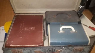 Selection of eight (8) vintage suit cases and vanity cases selling as job lot    Take the lot or non