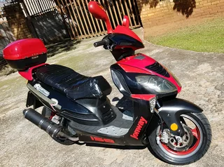 Motorfiets te koop &#34;scooter&#34;