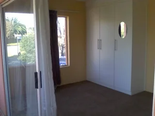 Fromt balcony BedRoom available for single lady in heuweloord