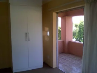 Fromt balcony BedRoom available for single lady in heuweloord
