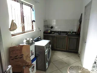 Stunning 2-b/r duplex-apartment on private estate in Gillitts, Kloof with prepaid meters and carport