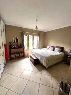 Stunning 2-b/r duplex-apartment on private estate in Gillitts, Kloof with prepaid meters and carport
