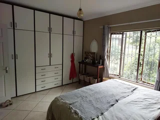 Stunning 2-b/r duplex-apartment on private estate in Gillitts, Kloof with prepaid meters and carport