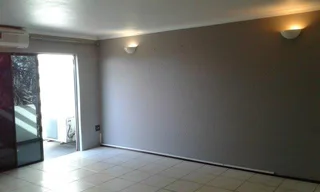 2-b/r fully tiled apartment with prepaid meter, pool and secure pkg in the Wolds, New Germany