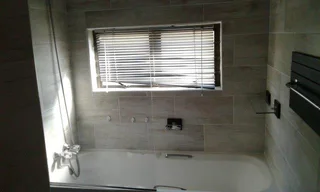 2-b/r fully tiled apartment with prepaid meter, pool and secure pkg in the Wolds, New Germany