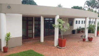 2-b/r fully tiled apartment with prepaid meter, pool and secure pkg in the Wolds, New Germany