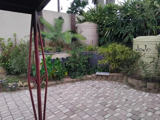 Gorgeous studio cottage in Sarnia, Ptn with own terrace, wi-fi and secure pkg. Avail imm