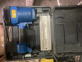 3 x pneumatic nail guns