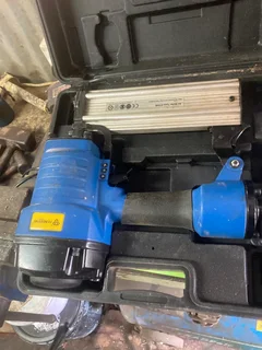 3 x pneumatic nail guns