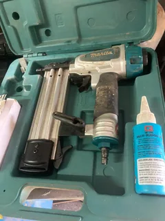3 x pneumatic nail guns