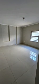 R10000pm Spacious 2 Bedroom Morningside House