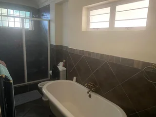 R2290,000 Residential/ Commercial House - Glenwood