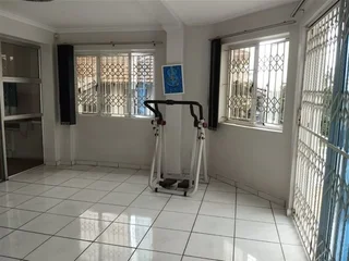 R1850000  - 3 Bedroom House &#43; Granny Cottage