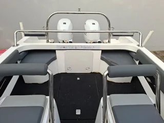 Cabin boat / Cabin cruiser