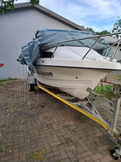 Cabin boat / Cabin cruiser